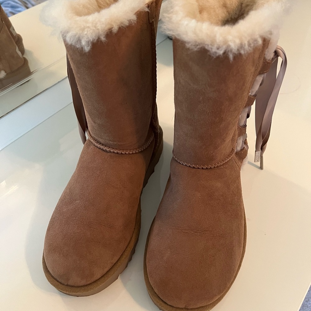 lightly worn uggs